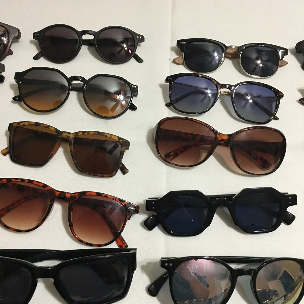 Lot of 25 Mixed Sunglasses Unisex One Size Multicolored Various Styles